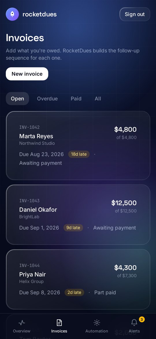 RocketDues app Invoices screen